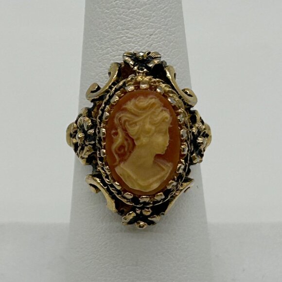 Vintage Cameo Ring Resin with18KT Gold Electroplate Intricate Floral Size 7 - Picture 8 of 14